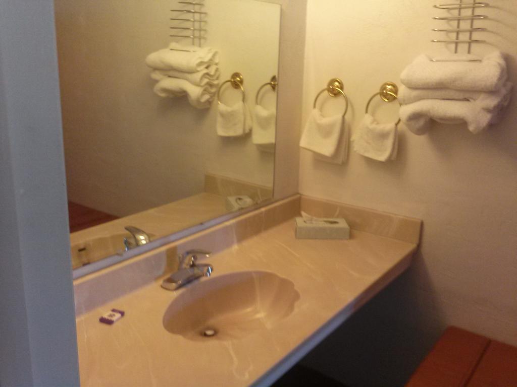 Knights Inn Wendover Kamer foto